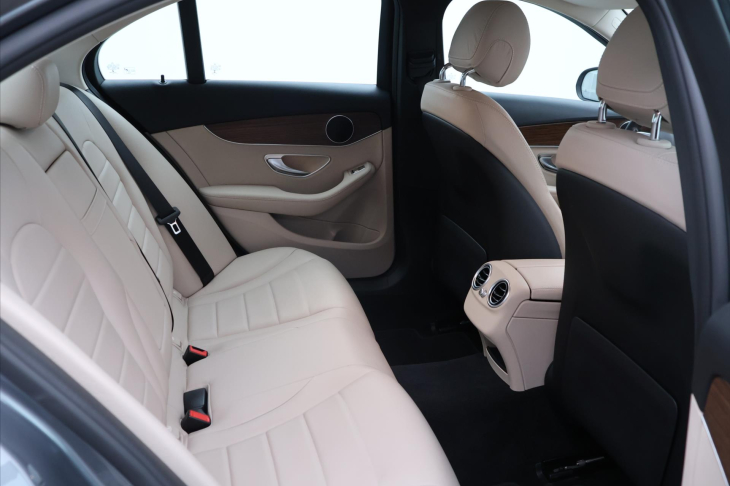 Mercedes-Benz Třídy C 2,0 C300 190kW CZ AMG paket