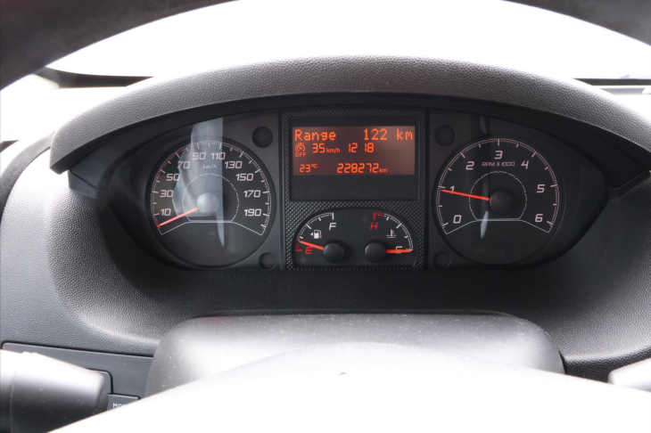 Peugeot Boxer 2,0 BlueHDI 120kW Spaní CZ DPH