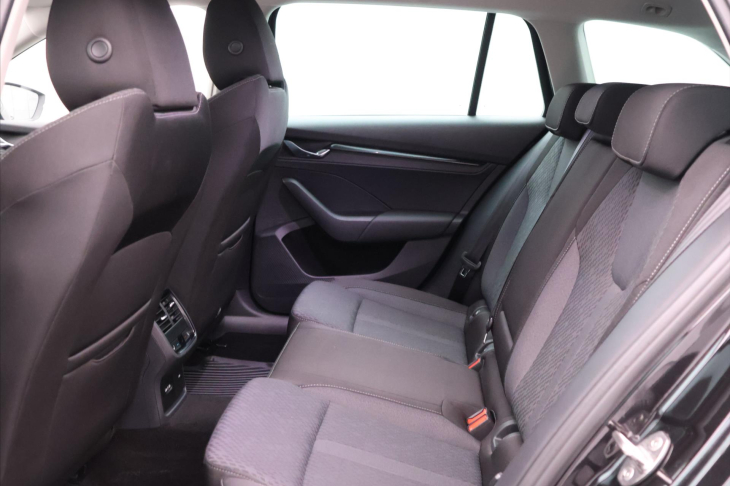 Škoda Octavia 2,0 TDI DSG Clever Matrix DPH