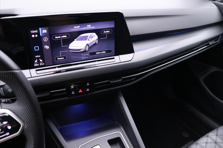 Volkswagen Golf 1,5 eTSI 110kW DSG R-Line LED