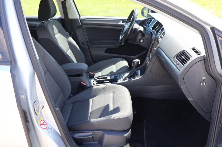 Volkswagen Golf 2,0 TDI 110kW DSG 1.Maj. DPH