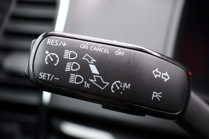 Škoda Karoq 1,6 TDI DSG Style Sport Navi