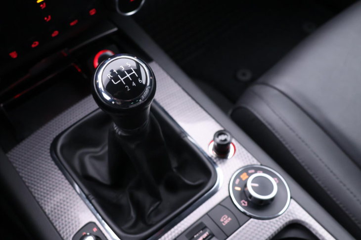 Volkswagen Touareg 3,0 TDi 176kW CZ 4M Serv.kniha