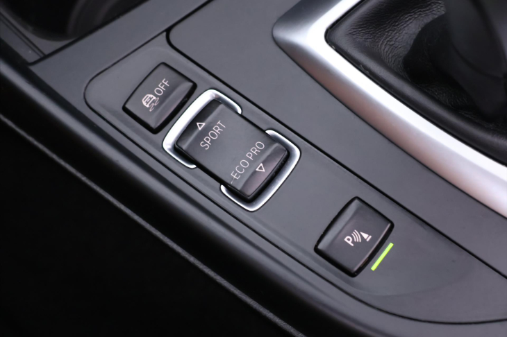 BMW Řada 2 2,0 220i 135kW Aut. Sport Line