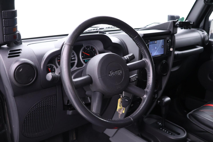 Jeep Wrangler 2,8 CRD 130kW Tažné Klima