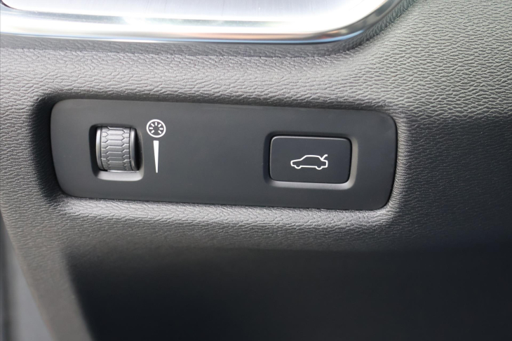 Volvo V60 2,0 D4 145kW Aut. LED Navi DPH