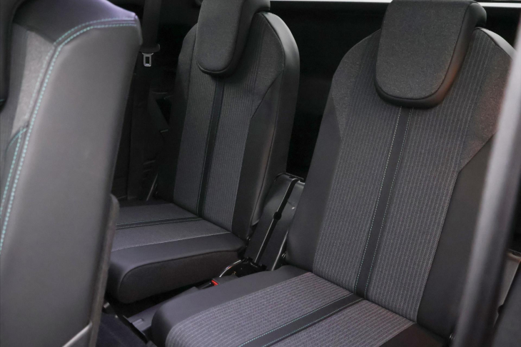Peugeot 5008 1.2 PT 96kW Allure 7-Míst DPH