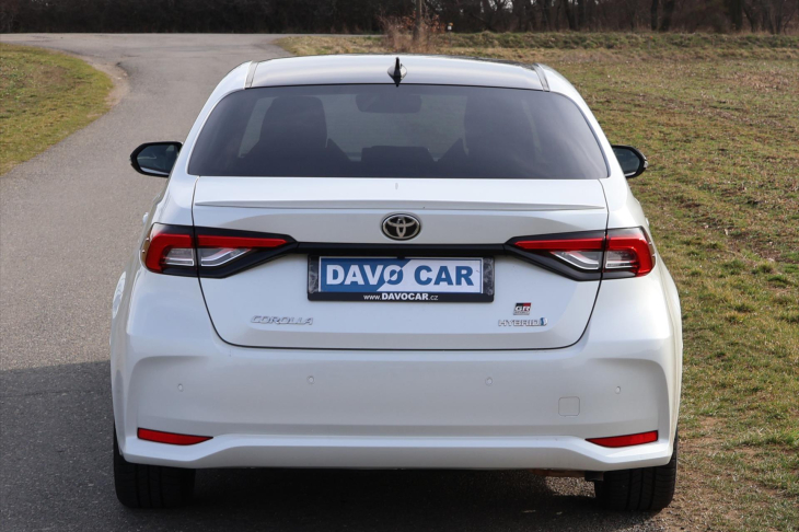 Toyota Corolla 1,8 Hybrid e-CVT 1.Maj DPH GR