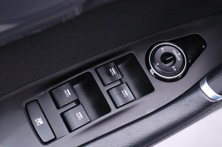 Hyundai i40 1,6 GDI Fifa edice Serv. kniha