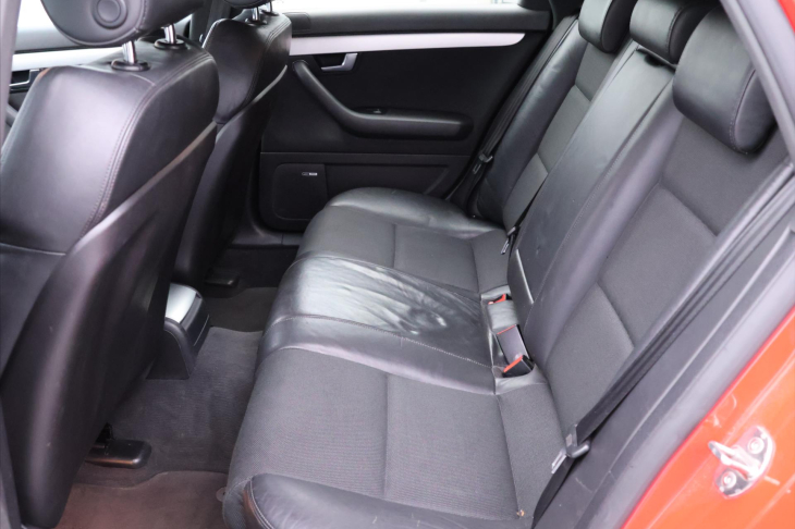 Audi A4 2,7 TDI 132kW S-Line Xenon