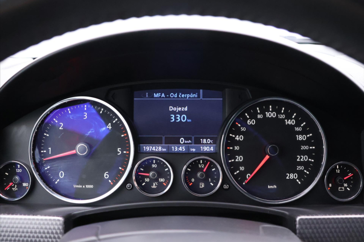 Volkswagen Touareg 3,0 TDi 176kW CZ 4M Serv.kniha