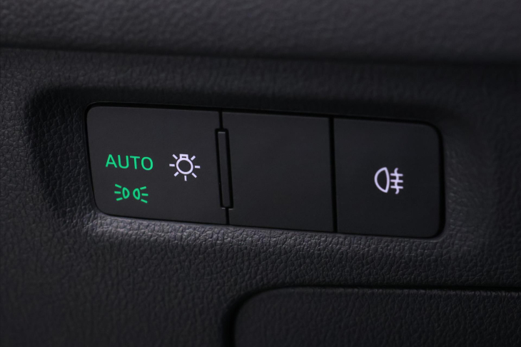 Škoda Octavia 2,0 TDI 85kW Ambition DSG DPH