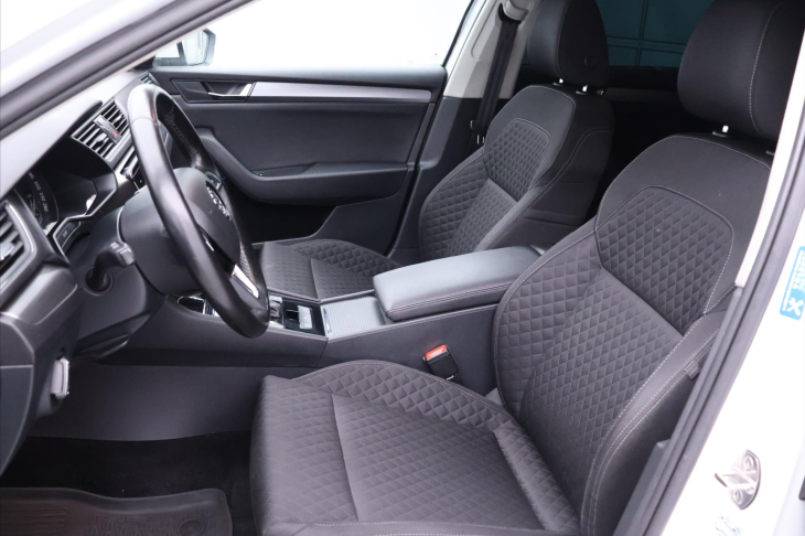 Škoda Superb 1,6 TDI 88kW DSG Style Xenon