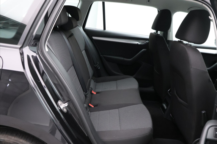 Škoda Octavia 2,0 TDI DSG Ambition 1.Maj.