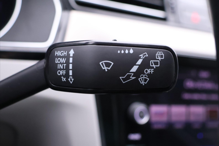 Volkswagen Passat 2,0 TDI  DSG LED Elegance DPH