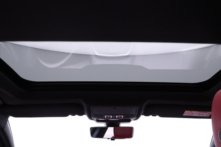 Jaguar XE 2,0 P300 221kW R-Dynamic DPH