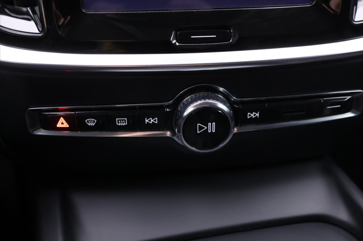 Volvo V60 2,0 D4 Aut. Momentum 1.Maj.