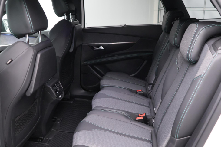 Peugeot 5008 1,2 PT 96kW Allure 7-Míst CZ