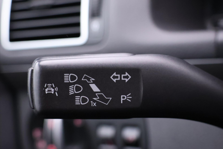 Volkswagen Touran 2,0 TDI 125kW DSG Cross 7-Míst