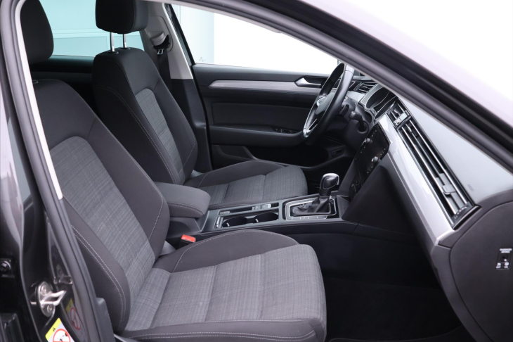 Volkswagen Passat 2,0 TDI 110kW DSG Navi DPH