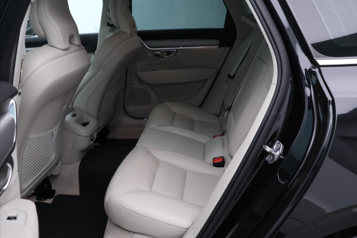 Volvo V90 2,0 D4 140kW Drive-E Momentum Aut.