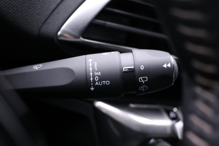 Peugeot 5008 1,2 PT 96kW Allure 7.Míst DPH