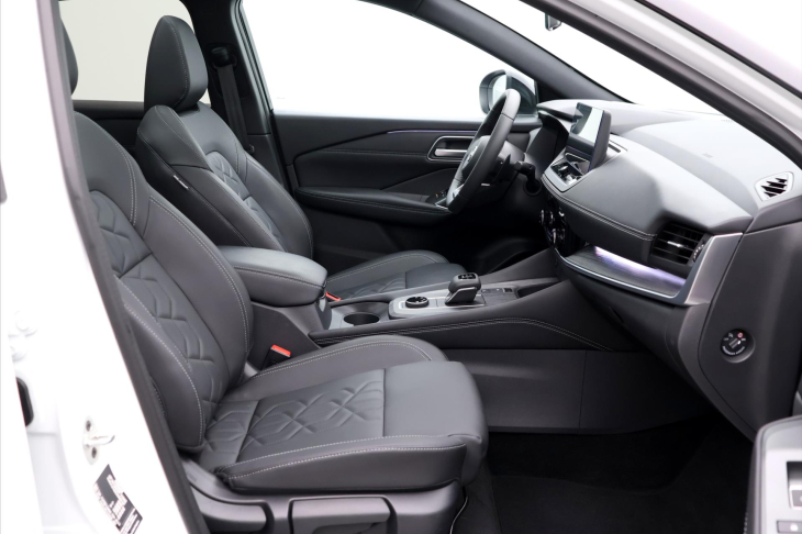 Nissan Qashqai 1,3 DIG-T 116kW Tekna 4WD CZ Záruka