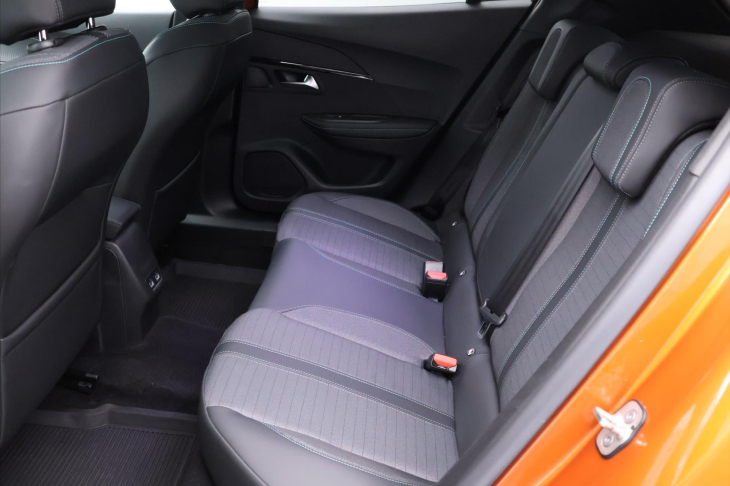 Peugeot 2008 1,2 PT 96kW Aut Allure CZ 1Maj