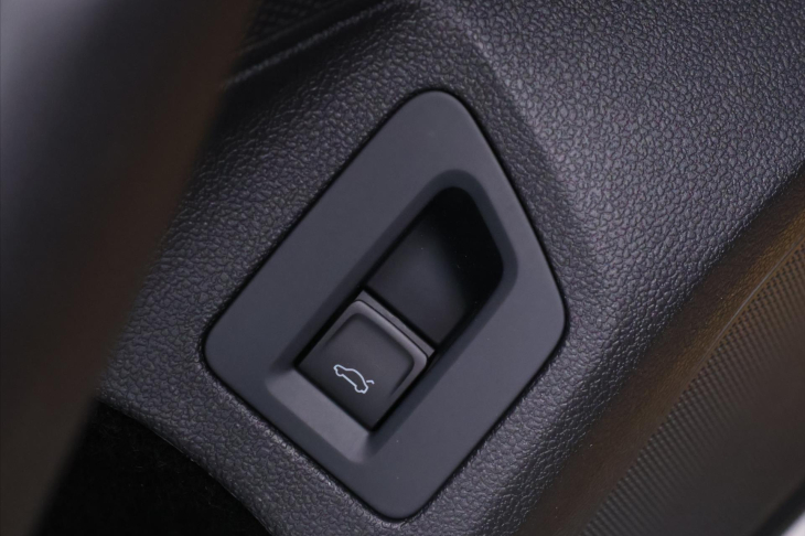 Volkswagen Arteon 2,0 TDI 140KW R-LINE DSG CZ