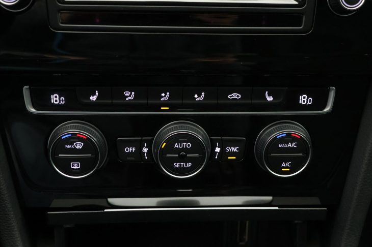 Volkswagen Golf 1,4 TSI 90kW DSG Highline Xenon