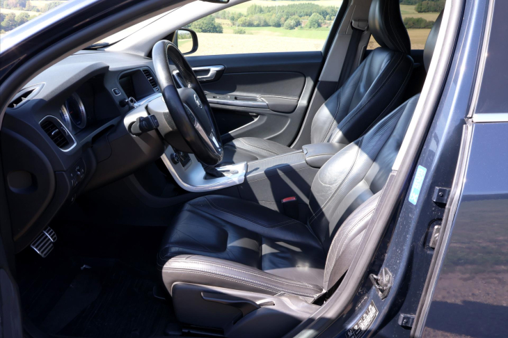 Volvo V60 2,4 D4 V5 Aut. AWD R-design