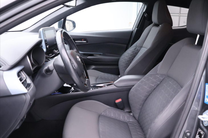 Toyota C-HR 2,0 E-CVT 112kW Executive