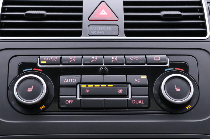 Volkswagen Touran 1,4 TSI 103kW Style Xenon 1Maj