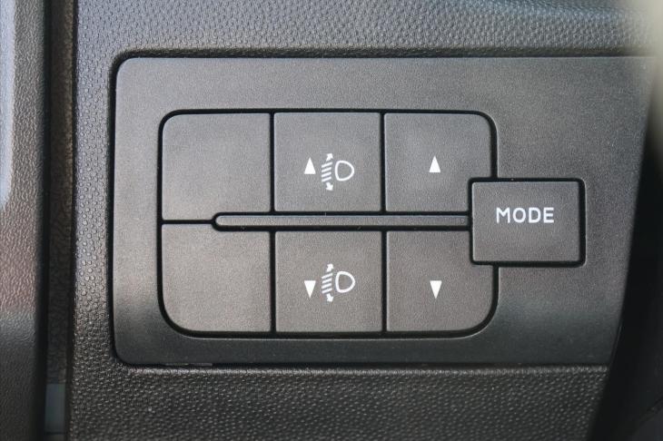 Peugeot Boxer 2,2 HDi 88kW L4H3 CZ 8 palet