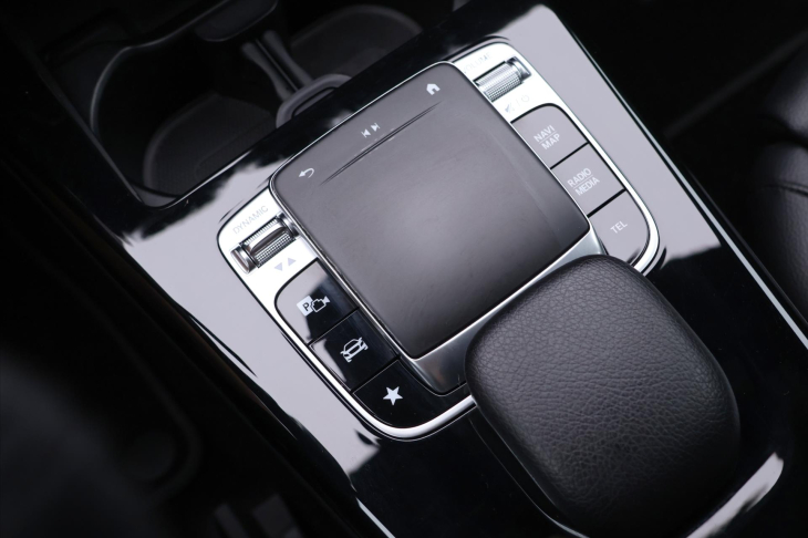 Mercedes-Benz Třídy A 1,5 180d CZ