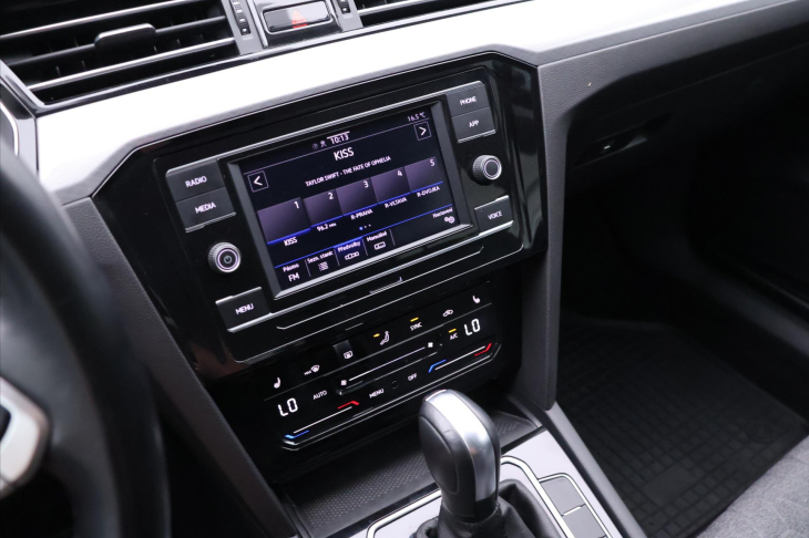 Volkswagen Passat 1,5 TSI 110kW DSG Business DPH