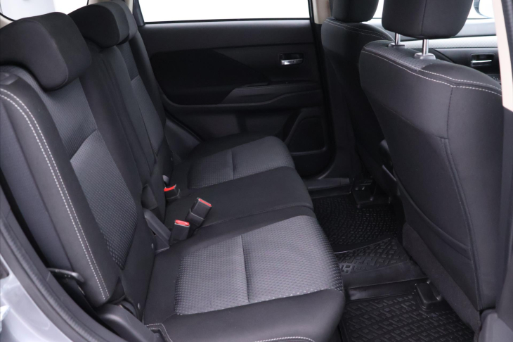 Mitsubishi Outlander 2,0 Mivec Intense CVT 4WD