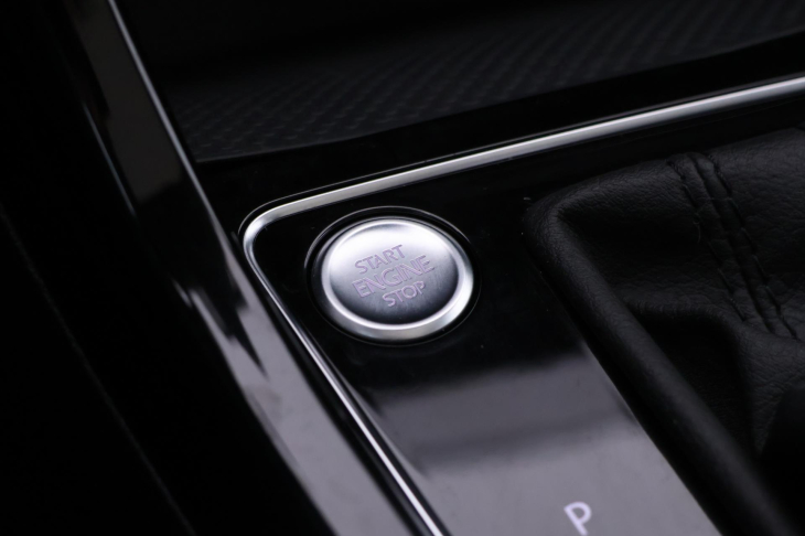 Volkswagen Touran 2,0 TDI DSG CZ Highline 7-Míst