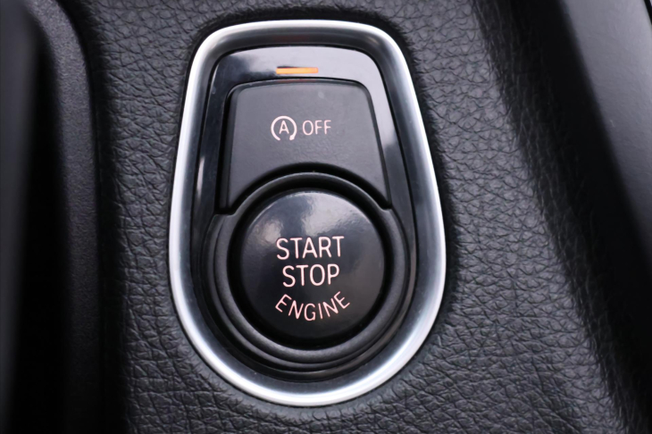 BMW Řada 4 2,0 135 kW Modern Line Cabrio