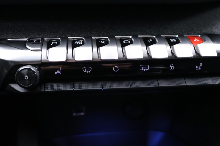 Peugeot 5008 2,0 HDI 110kW GT line LED Navi