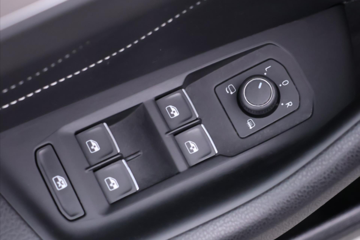 Volkswagen Passat 2,0 TDI 110 kW Elegance DSG DPH CZ