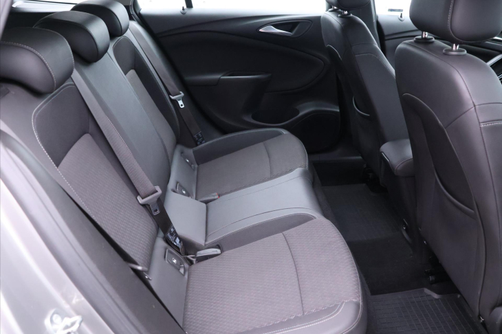 Opel Astra 1,4 T 110kW Aut. Innovation CZ