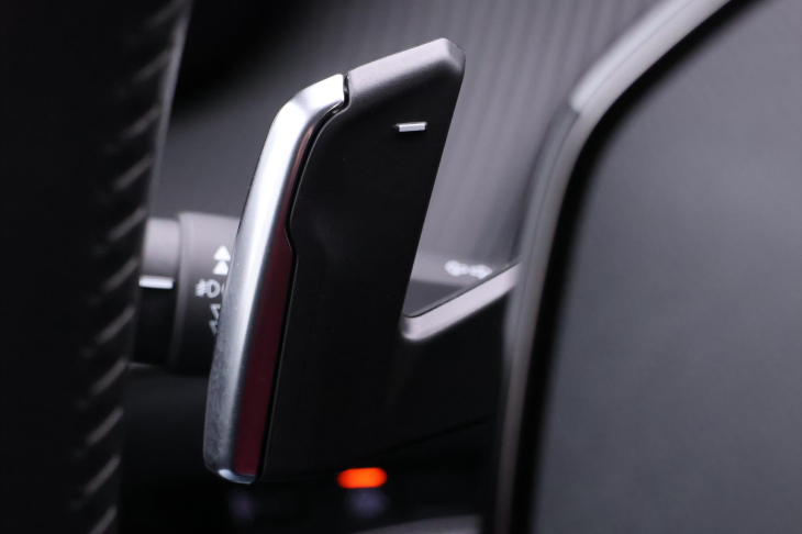 Peugeot 2008 1,2 PT 96kW Aut Allure CZ 1Maj