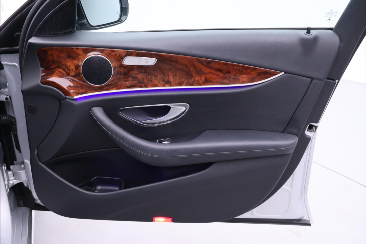 Mercedes-Benz Třídy E 2,0 220d 143kW 4Matic Aut. LED