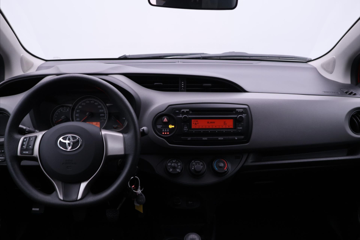 Toyota Yaris 1,0 VVT-i 51kW Entry Serv. kniha