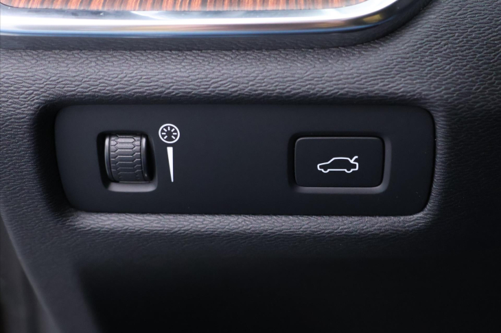 Volvo V60 2,0 D4 Drive-E Aut. AWD CZ DPH