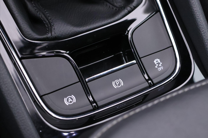 Škoda Karoq 1,0 TSI 81kW Clever LED DPH