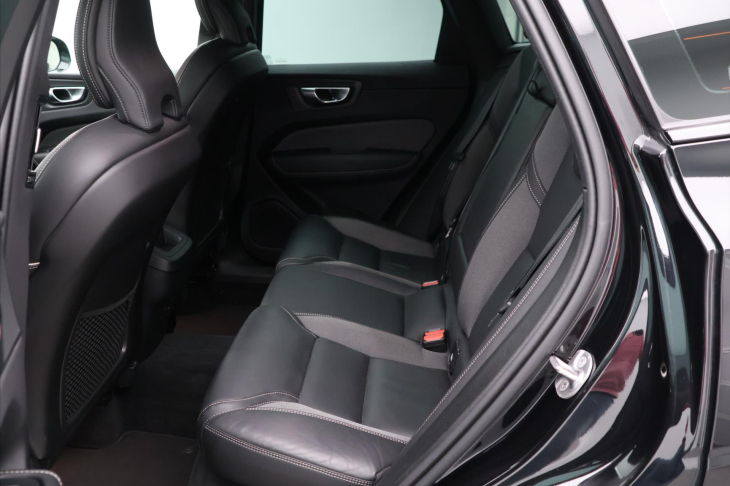 Volvo XC60 2,0 B5 AWD Plus Black Ed. AT