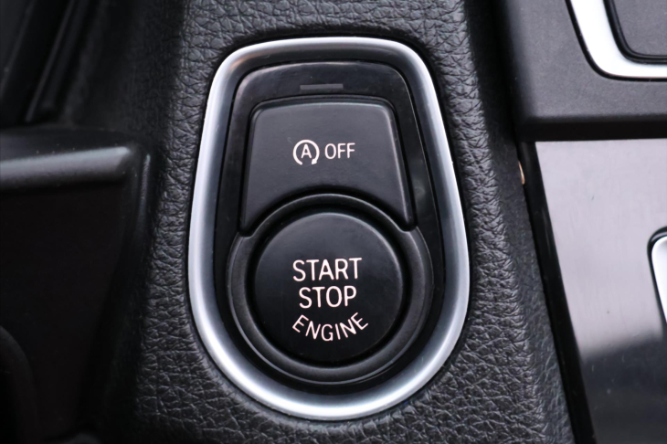 BMW Řada 2 2,0 220i 135kW Aut. Sport Line