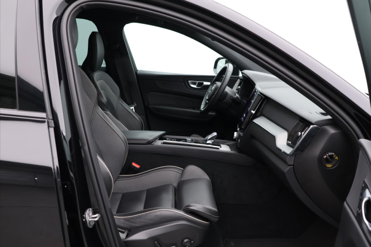 Volvo XC60 2,0 B5 AWD Plus Black Ed. AT